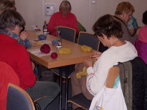 Socken stricken mit einer Rundnadel